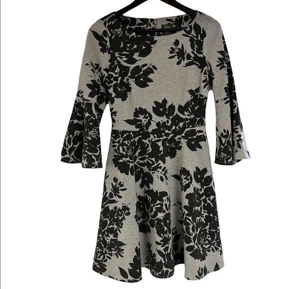 Vince Camuto Dresses & Skirts - NWT Vince Camuto Long Bell Sleeve Grey & Black Floral Dress Size 6